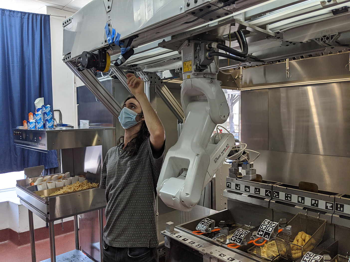 Flippy Robot-on-a-Rail (ROAR), can cook up to 19 food items, and is mounted on a recessed overhead rail to increase safety for catering staff