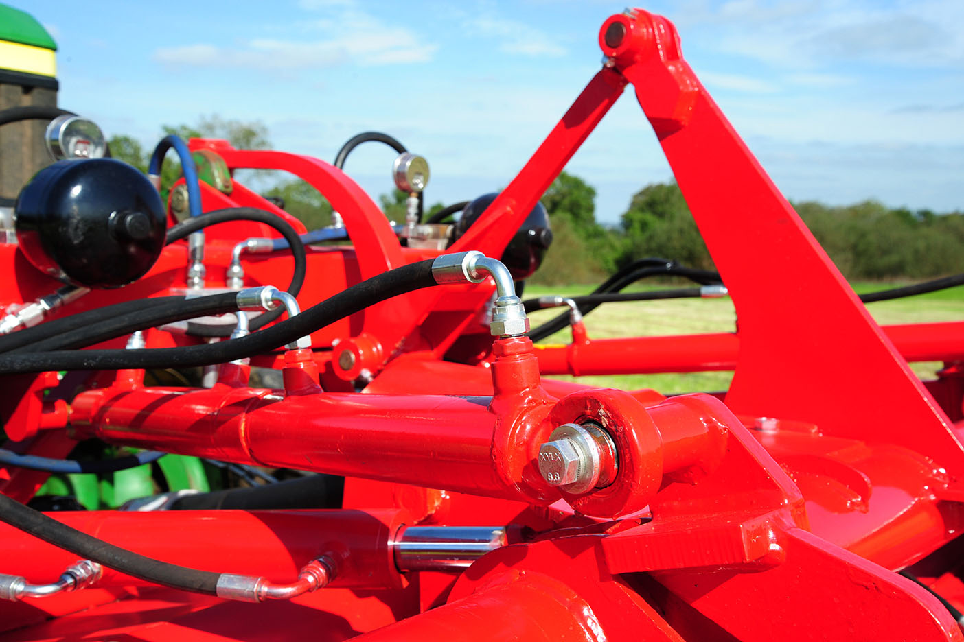 As a safeguard, heavy gauge steel is used throughout and generously sized bearings specified for the moving parts. These features ensure that the mowers will stand up to the punishment of long hard silage seasons in the heaviest of forage crops.